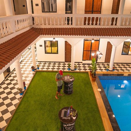 Sapphire Mansion Hotel Alibag Bagian luar foto