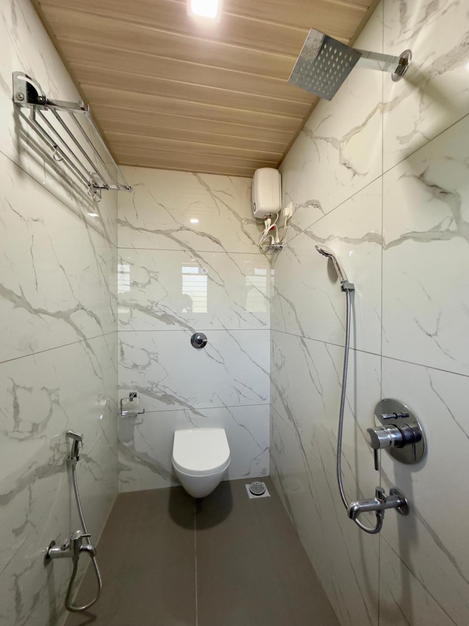 Sapphire Mansion Hotel Alibag Bagian luar foto