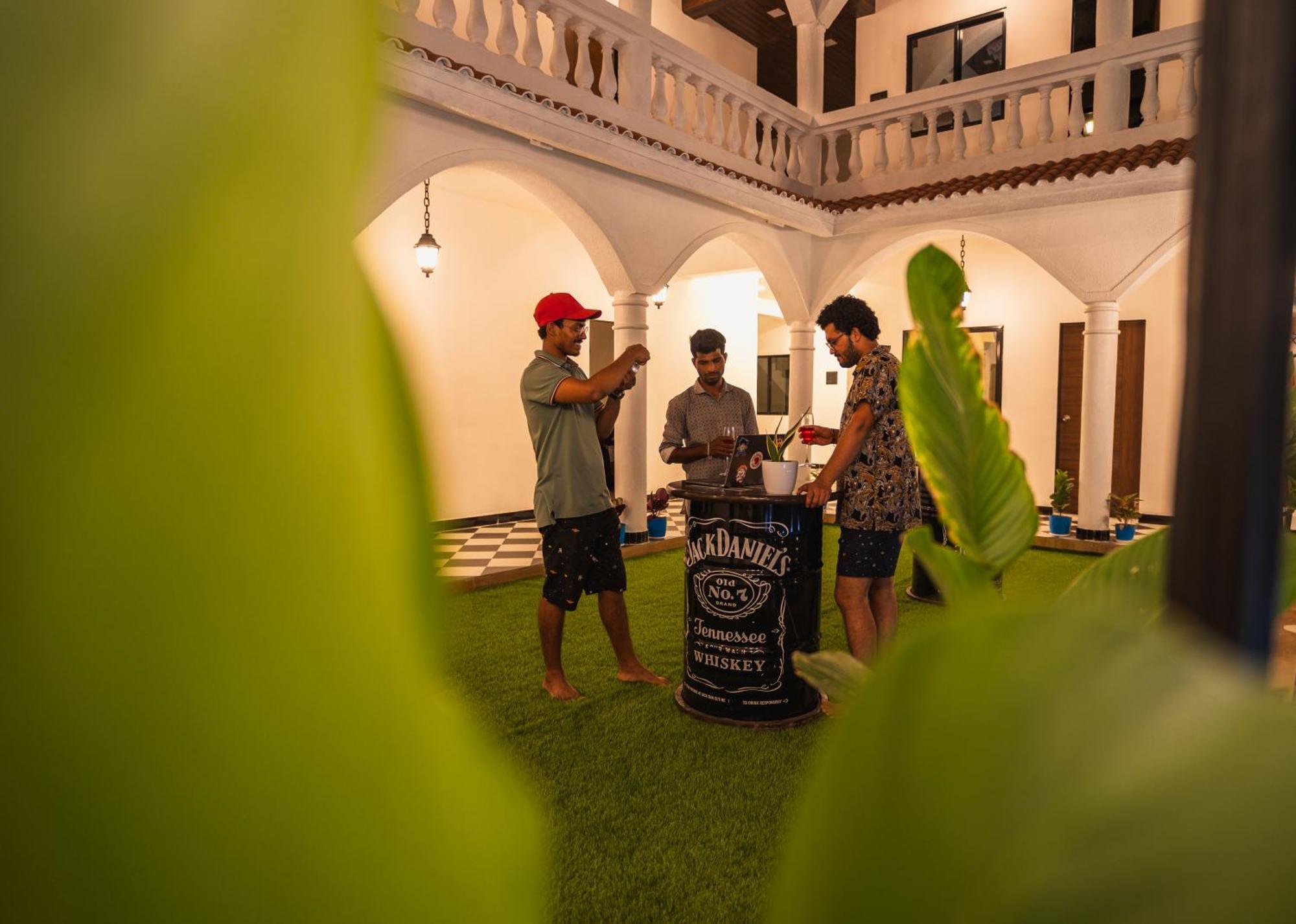 Sapphire Mansion Hotel Alibag Bagian luar foto