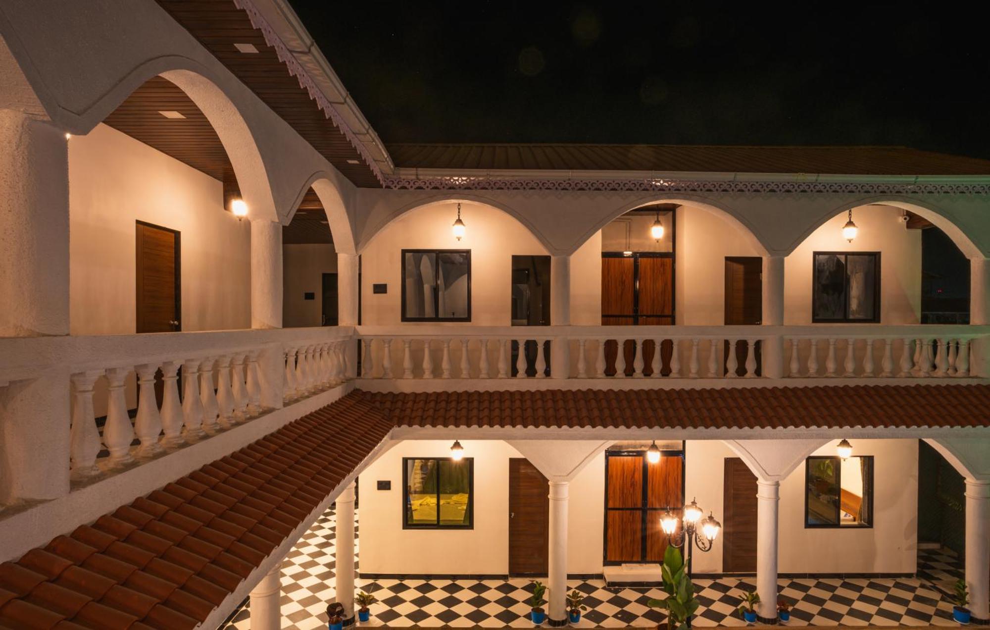 Sapphire Mansion Hotel Alibag Bagian luar foto