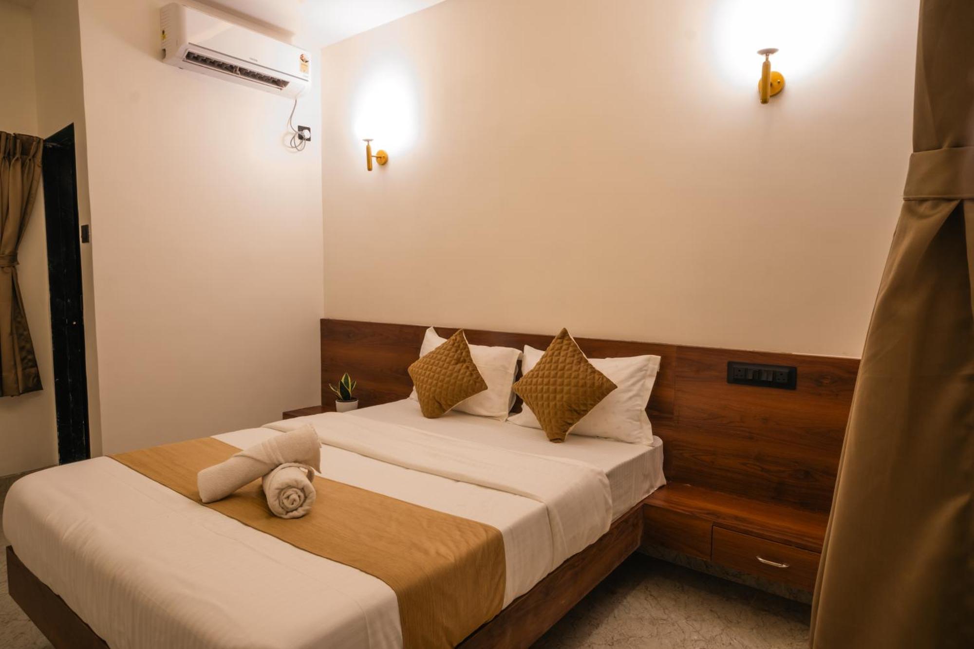 Sapphire Mansion Hotel Alibag Bagian luar foto