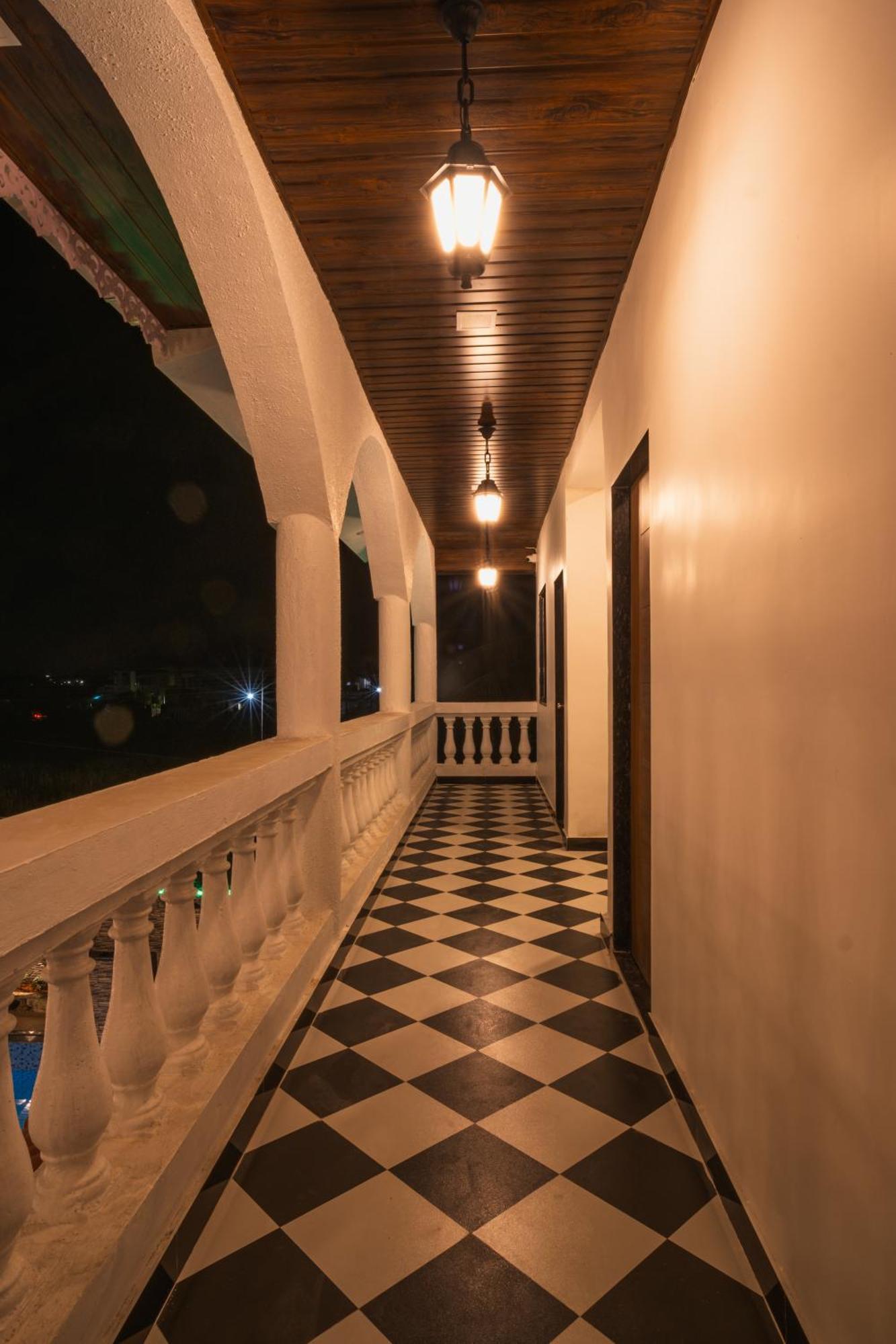 Sapphire Mansion Hotel Alibag Bagian luar foto