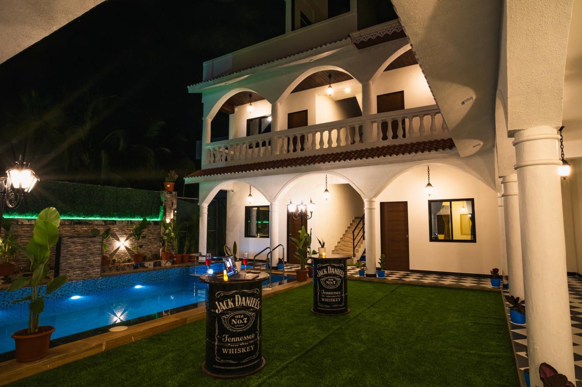 Sapphire Mansion Hotel Alibag Bagian luar foto
