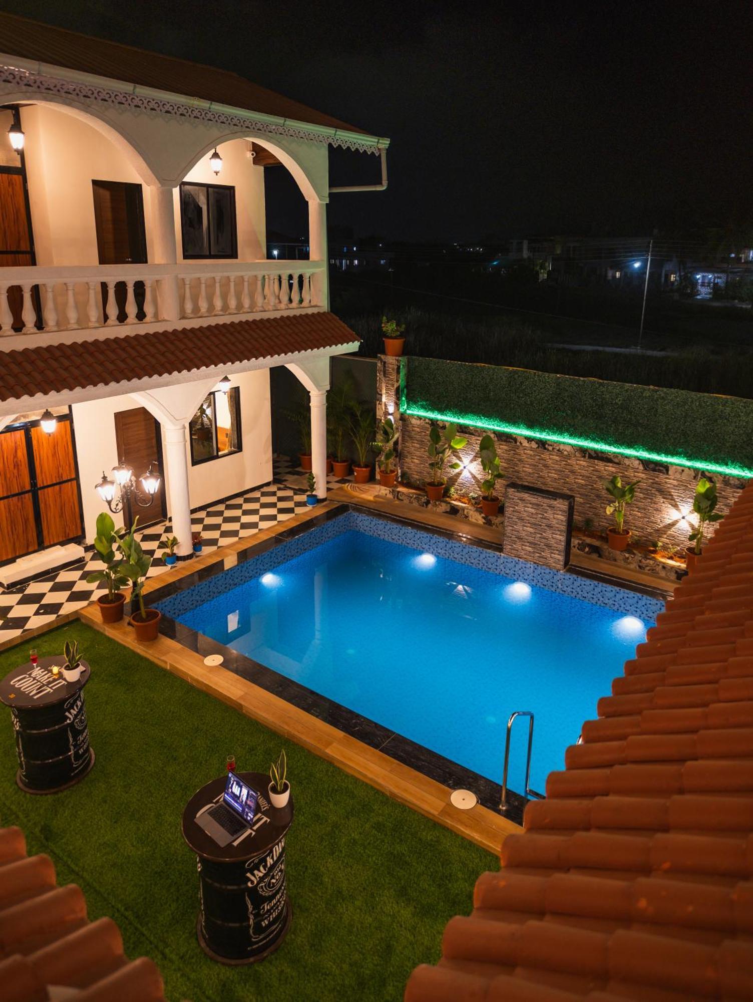 Sapphire Mansion Hotel Alibag Bagian luar foto