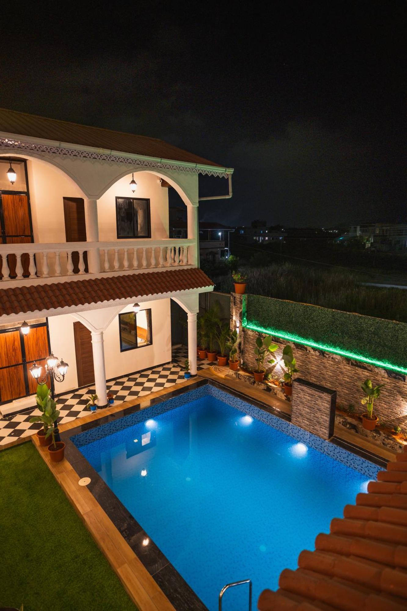 Sapphire Mansion Hotel Alibag Bagian luar foto