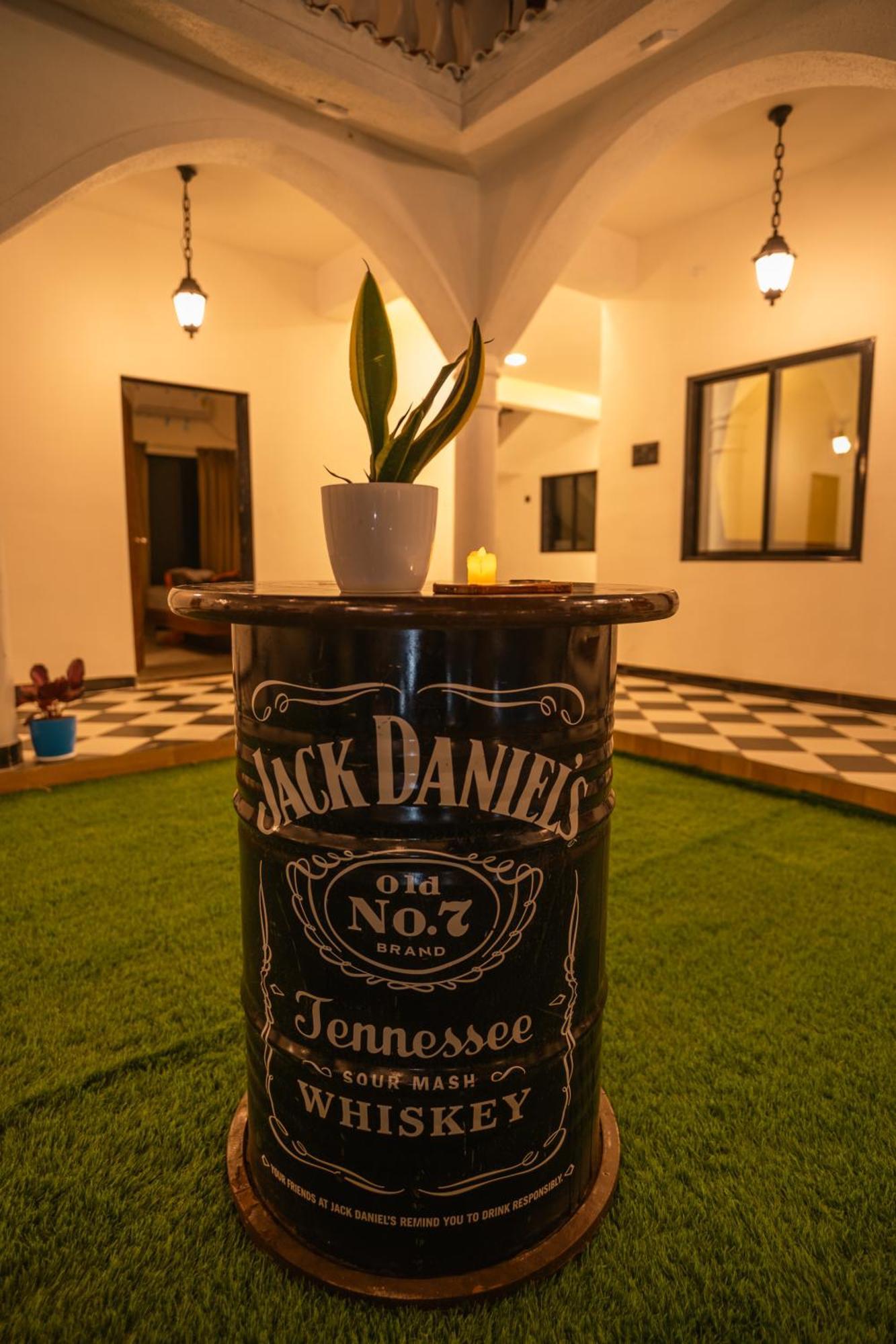 Sapphire Mansion Hotel Alibag Bagian luar foto