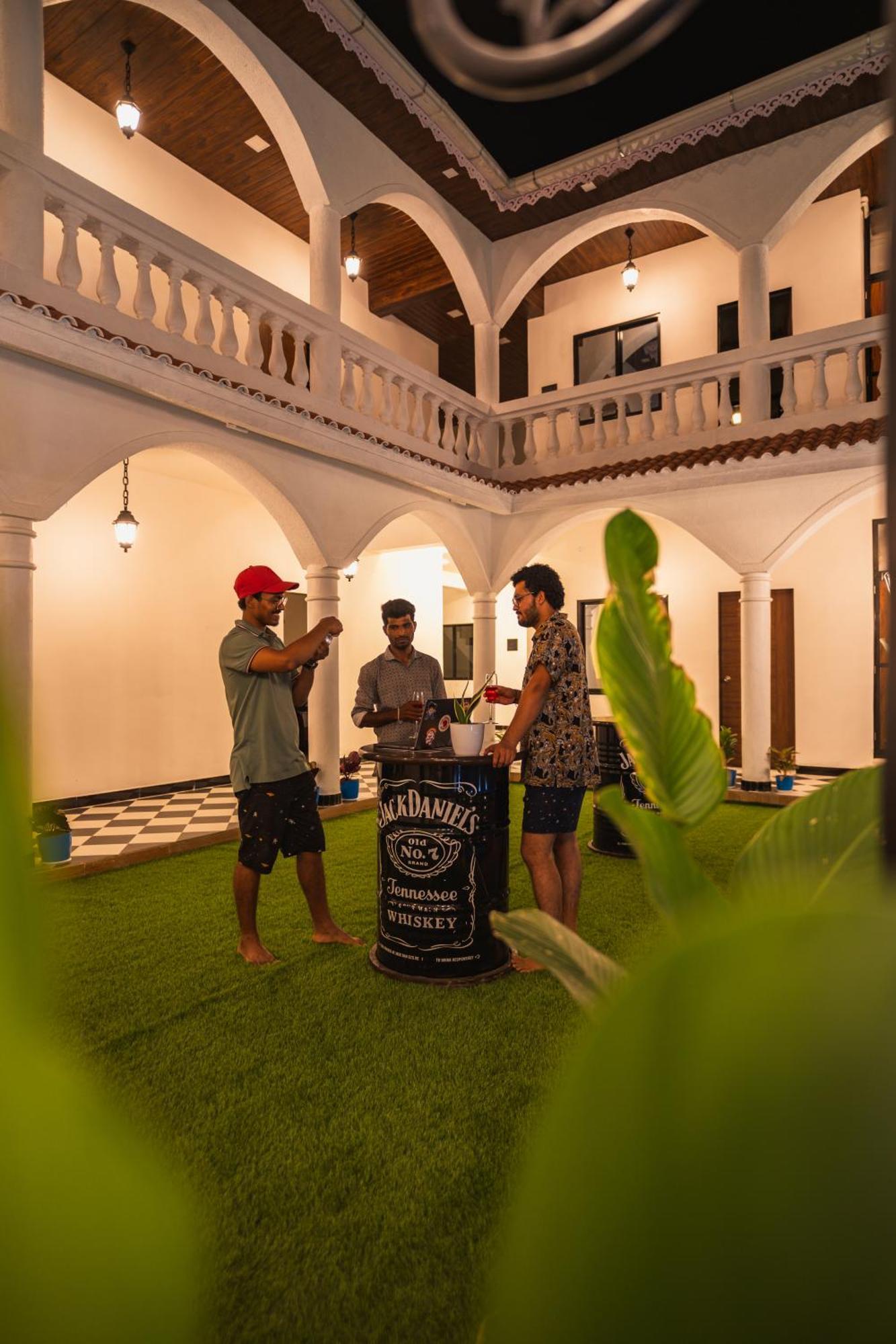 Sapphire Mansion Hotel Alibag Bagian luar foto
